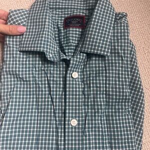 UNTUCKit Men's Green Checkered Short Sleeve Shirt. Peterson. Slim fit. Medium